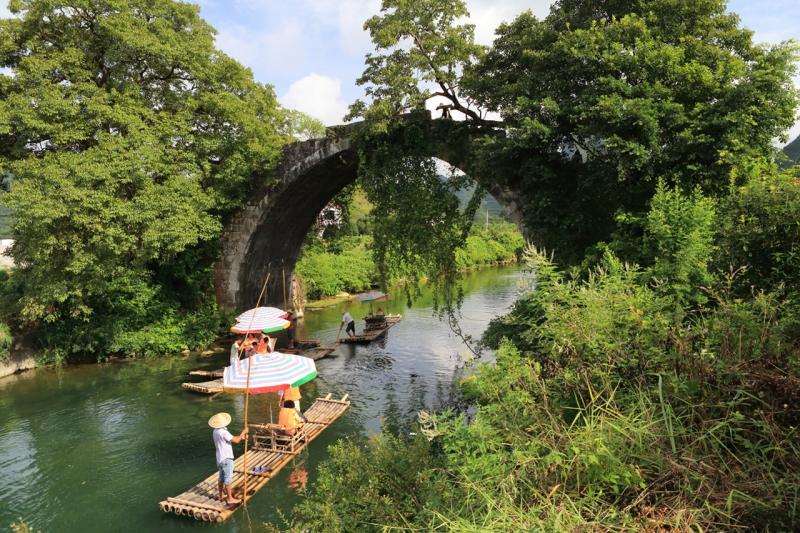tips of Yangshuo Yulong River bamboo-rafting