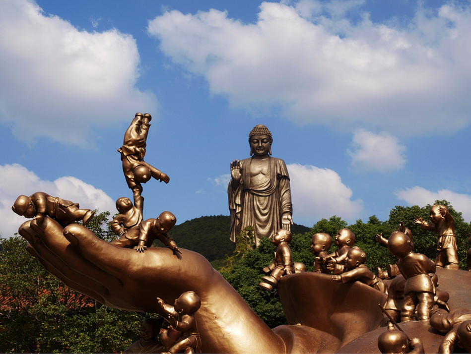 Statue of Sakyamuni at lingshan Park 