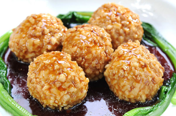 A Brief Introduction of Chinese Cuisines and Cooking Lion's head, Jiangsu Cuisine, China Culinary Tours