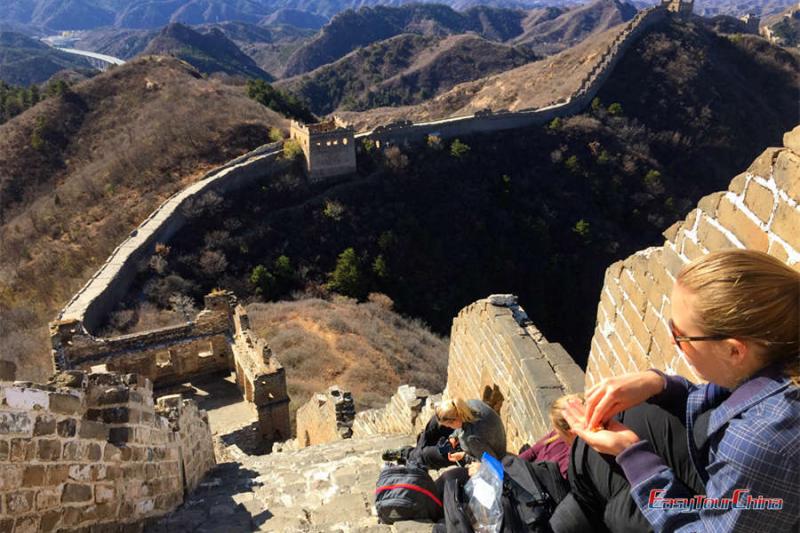 Hiking the Great Wall on women's tour in Beijing