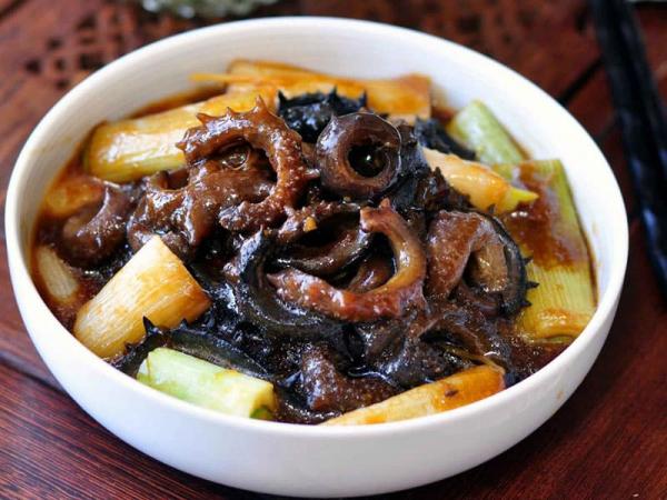 Shandong Food Braised Sea Cucumber with Scallions