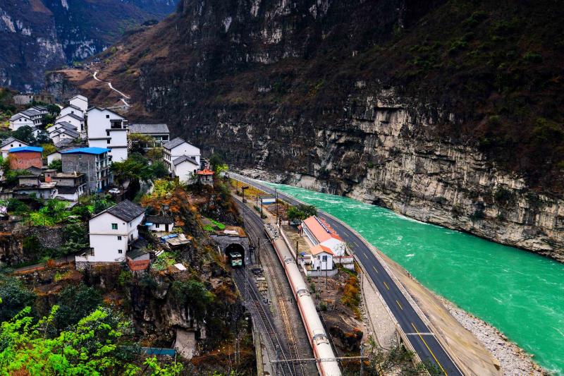 Sichuan Yunnan tours by bullet train