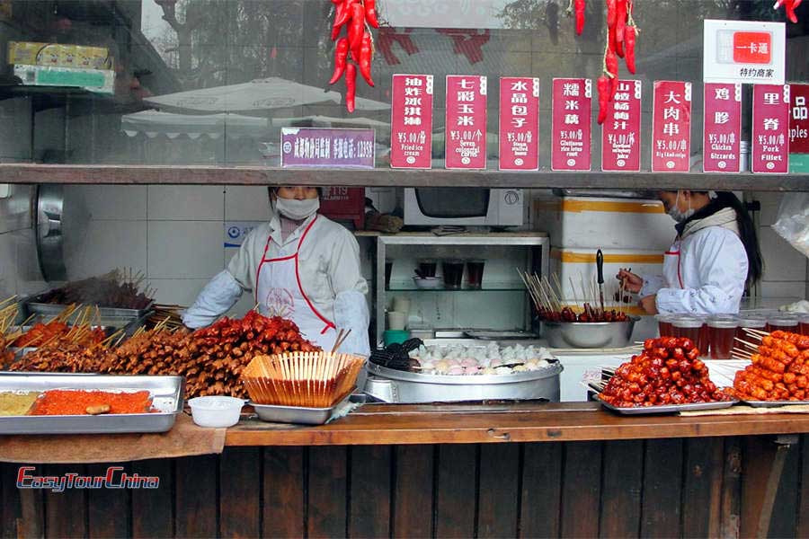 Discover many local snacks in Chengdu Jinli Old Street