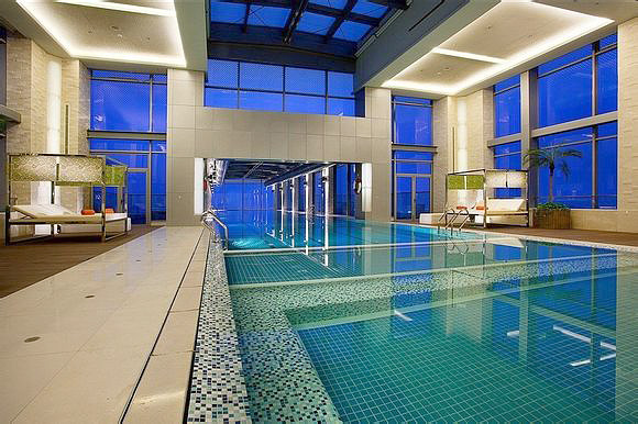 glass-bottom swimming pool in shanghai