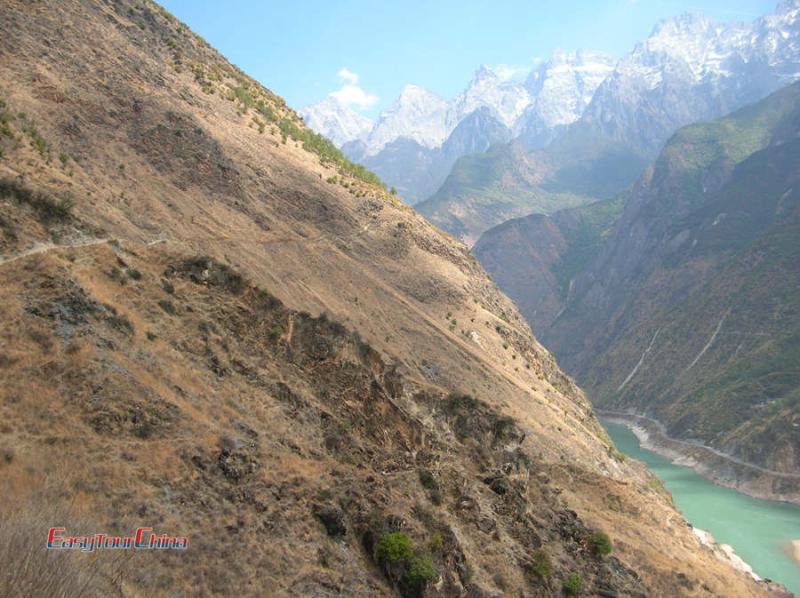 hiking Tiger Leaping Gorge in Lijiang is one of the top things to do in China with kids