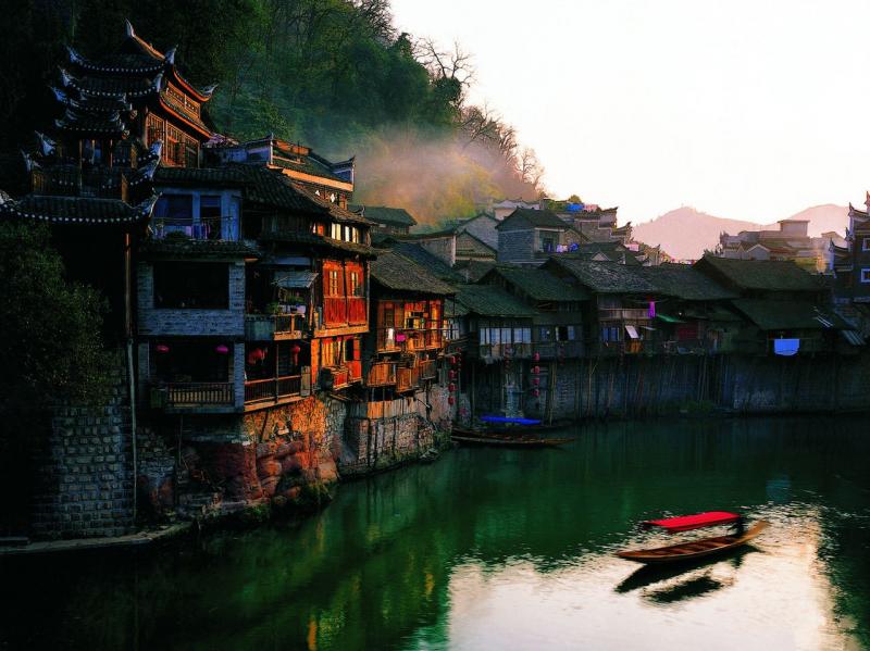 Fenghung Ancient Town tours for newlyweds 