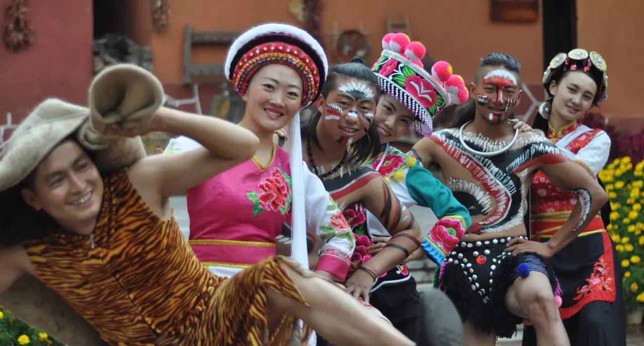 Take the Kunming - Dali High-speed Train to Experience Yunnan Traditional Festivals