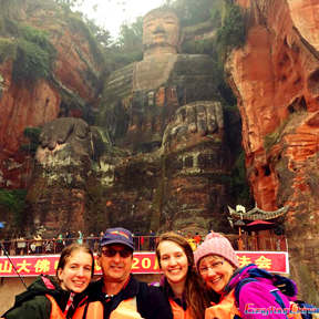 Family Visiting Chengdu Leshan Buddha