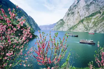 yangtze river cruise in spring