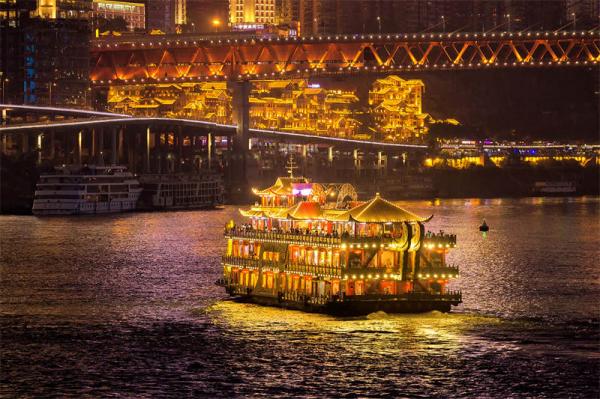 Hongya Cave night cruise
