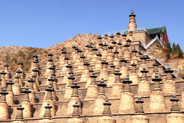 108 Dagobas stupas