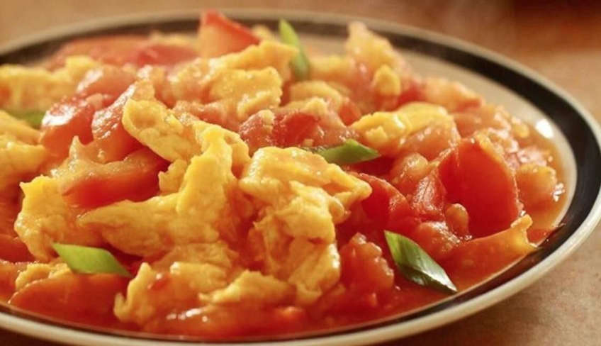 scrambled eggs with tomatoes is one of the most popular Chinese dishes