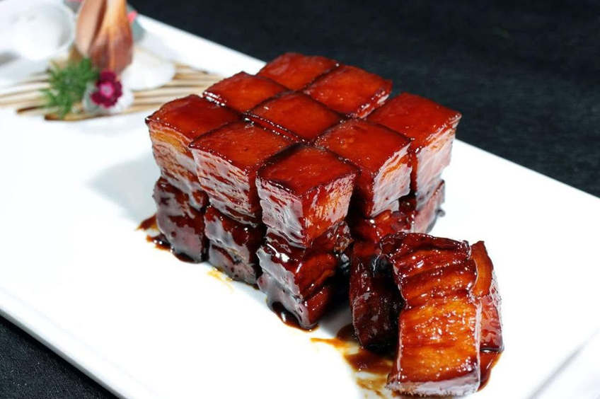 Stewed pork with brown sauce is one of the most popular Chinese dishes