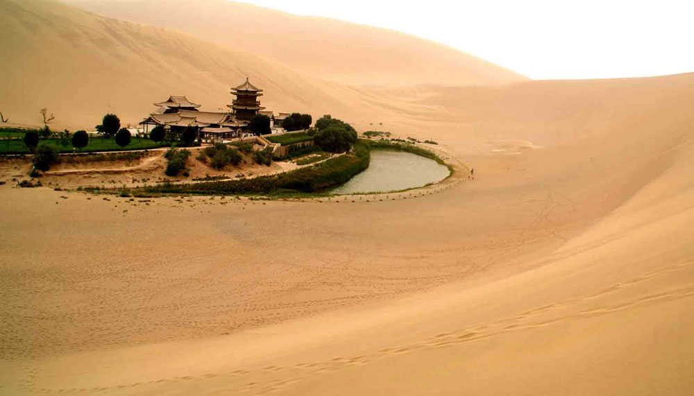China Silk Road Mingsha Dune & Crescent Lake