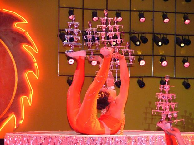 acrobatic show shanghai