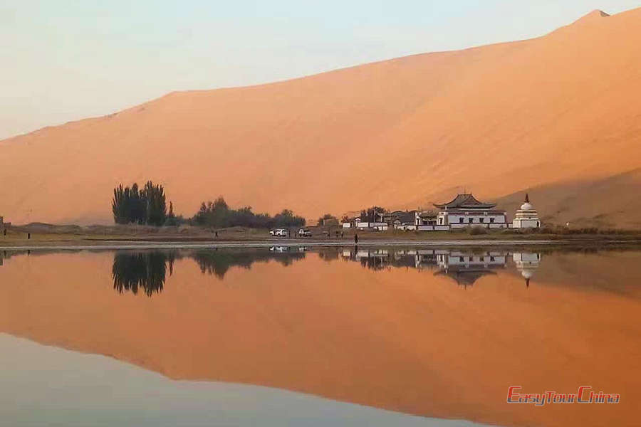 Discover temple and lakes in  Badain Jaran Desert