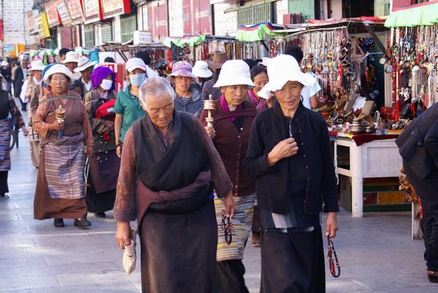 Lhasa people