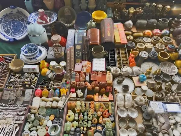 Panjiayuan Antique market in Beijing