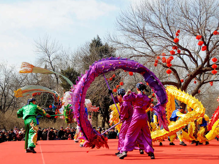 china winter family-friendly activities - temple fair in Beijing