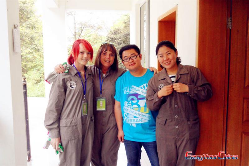 A teenage become a panda keeper in Chengdu