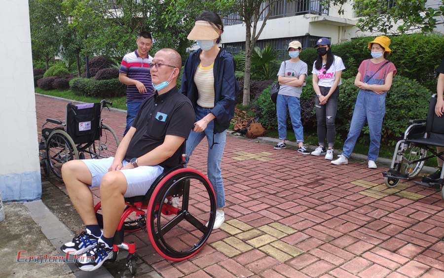 Easy Tour China Coco and Wei perform at the wheelchair simulation