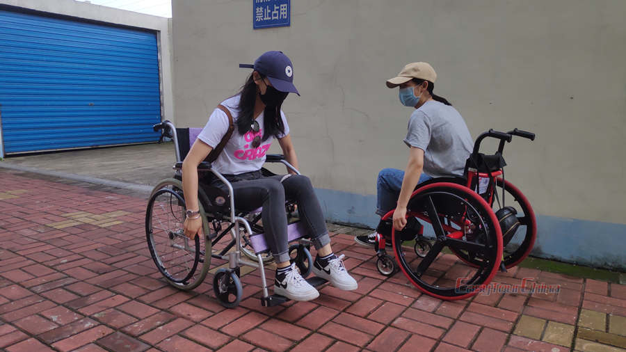 Easy Tour China's Alice and Peicy operate wheelchair to move forward