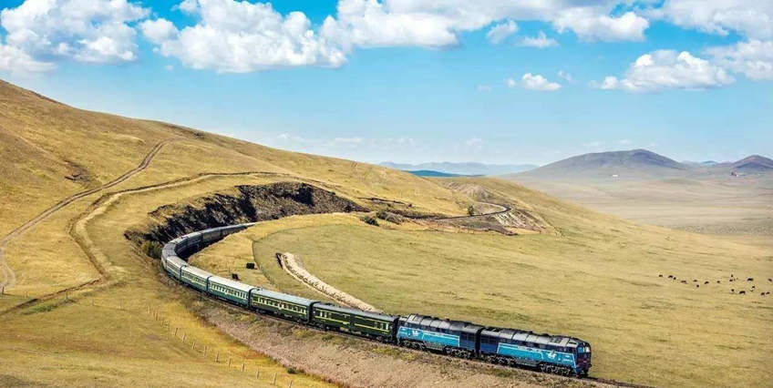 A train runs through Qinghai Tibet railway