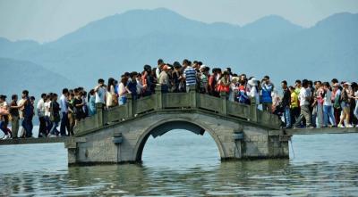 West Lake is one of the places to avoid visiting during May Day