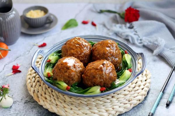 Shandong Food Braised Pork Balls in Gravy