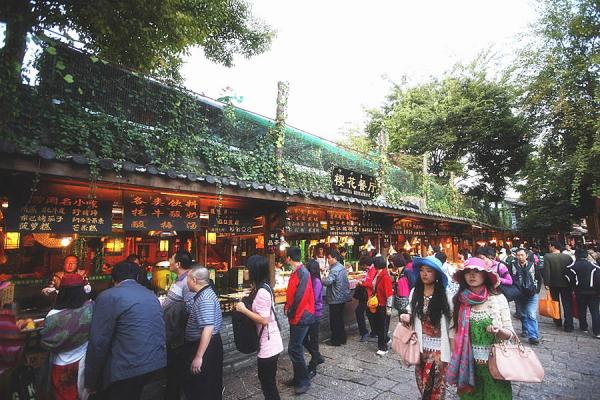 Lijiang Sifangjie food street