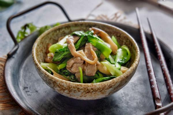 Healthy Chinese food options: Moo Goo Gai pan