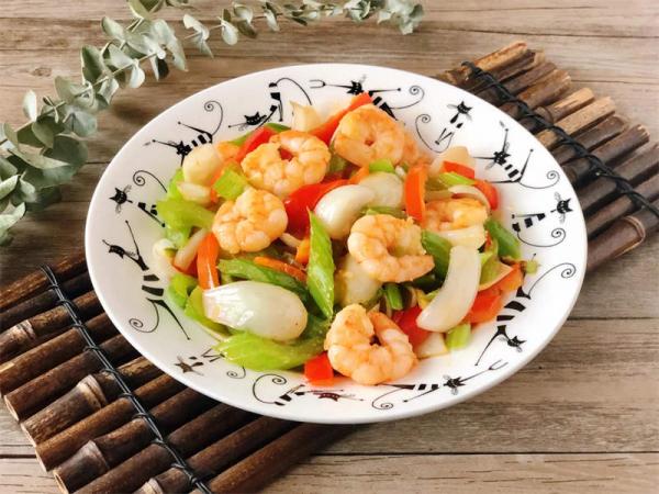 Healthy Chinese food options: Sauteed shrimps with celery and lily