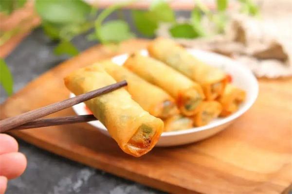 Healthy Chinese food options: spring rolls