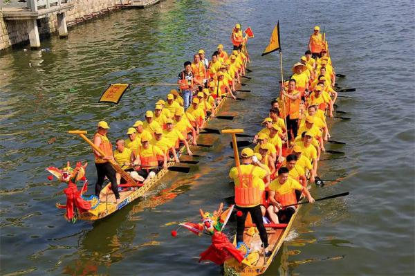 Dragon boat racing in China