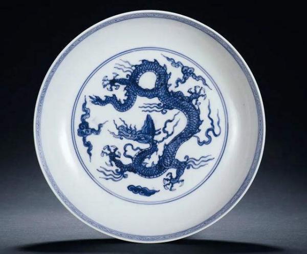 Dragon design on ceramics