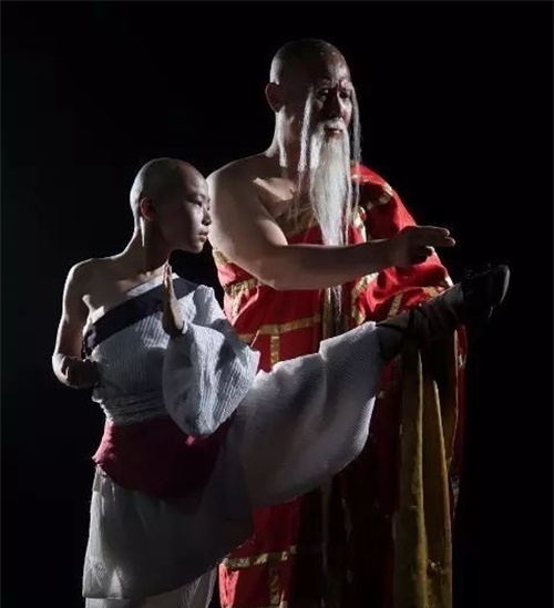 Kung Fu Show in Beijing Red Theatre