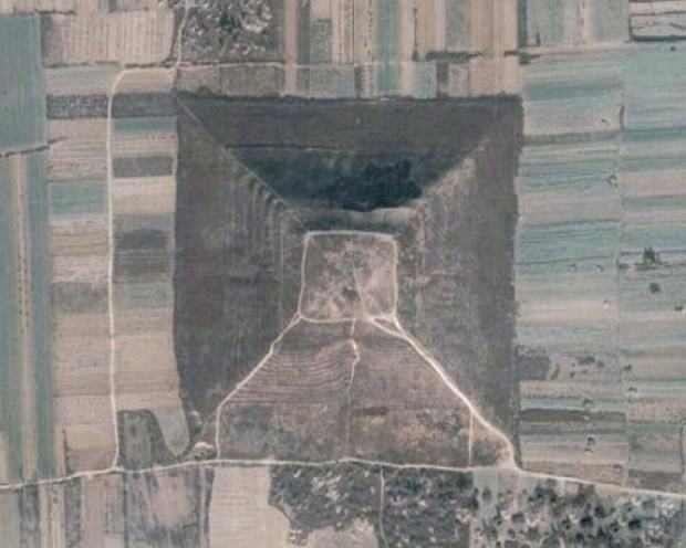 Chinese Pyramid paronomic photo