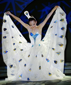 Peacock Dance Pictures, Photos of Chinese Traditional Dance - Easy Tour