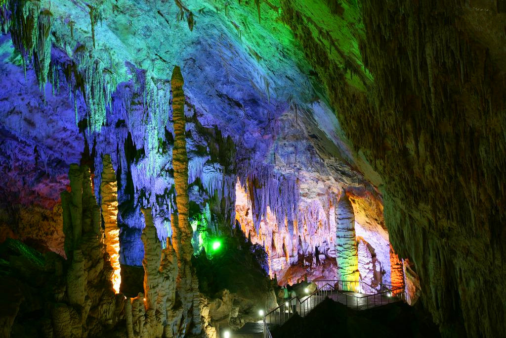 The stalactite in Wulong Lotus Cave, Chongqing Karst Landscape Pictures ...