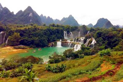 Group Tour to Detian Waterfall