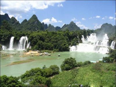 De Tian Waterfalls
