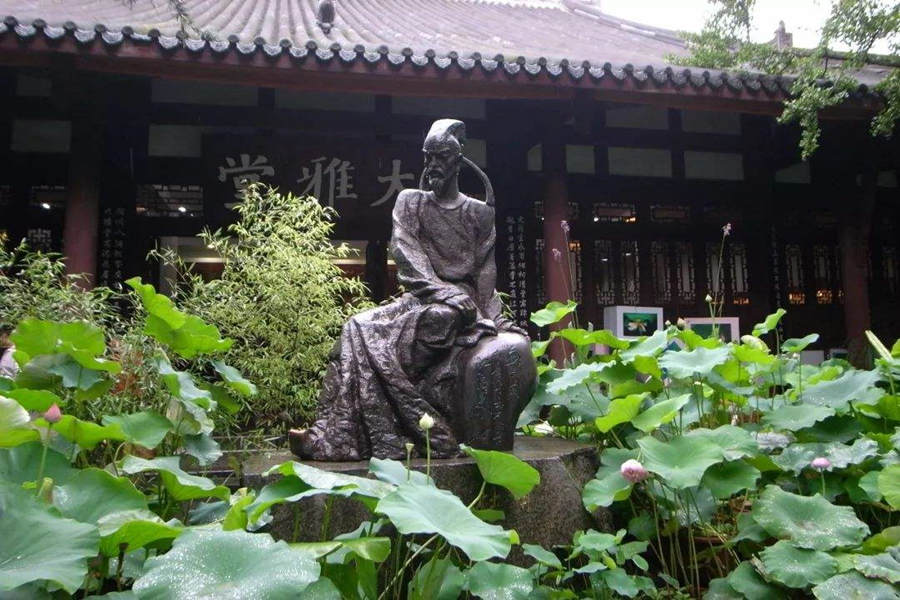 Du Fu statue at Du Fu Thatched Cottage
