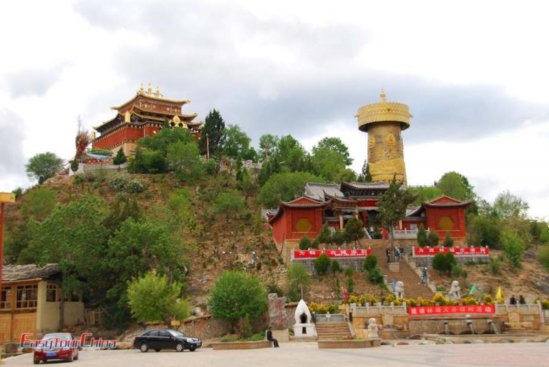 Guishan Park at Dukezong Old Town