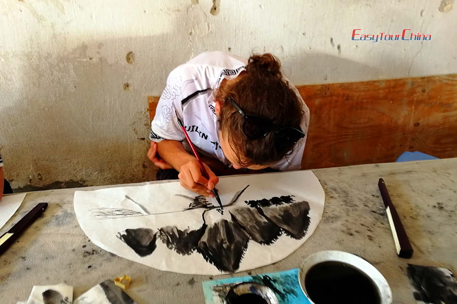 Paint Paper Fan in Fuli Old Town