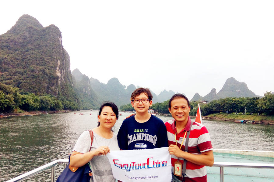 Mother and Son enjoy Li River cruise in summer 
