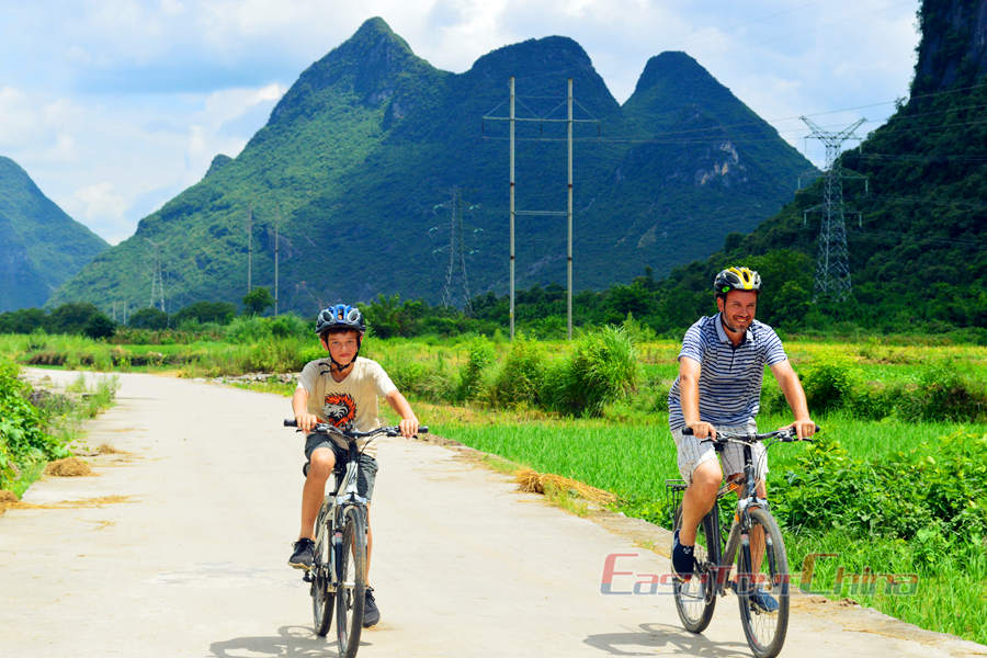 Family clycling in Yangshuo China