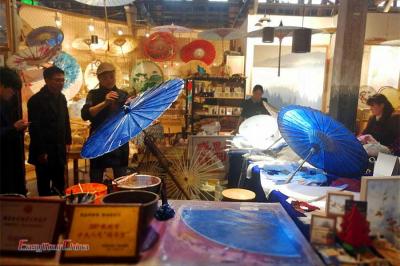 Paint Oil Umbrella in Hangzhou