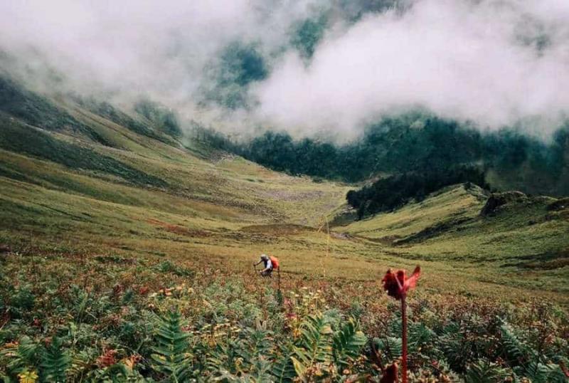 Best winter hikes in China - hiking Gaoligong Mountain