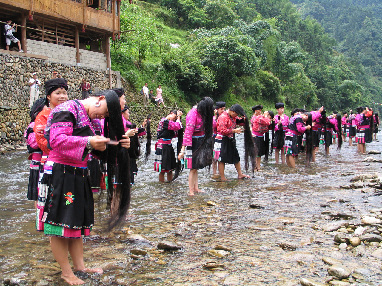 huoluo yao village