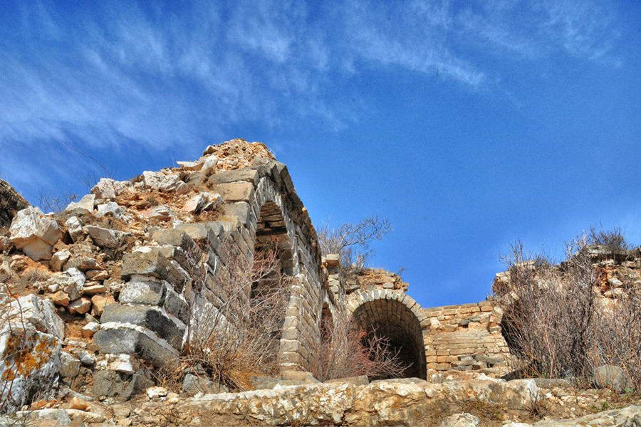 Jiankou Great Wall damaged tower